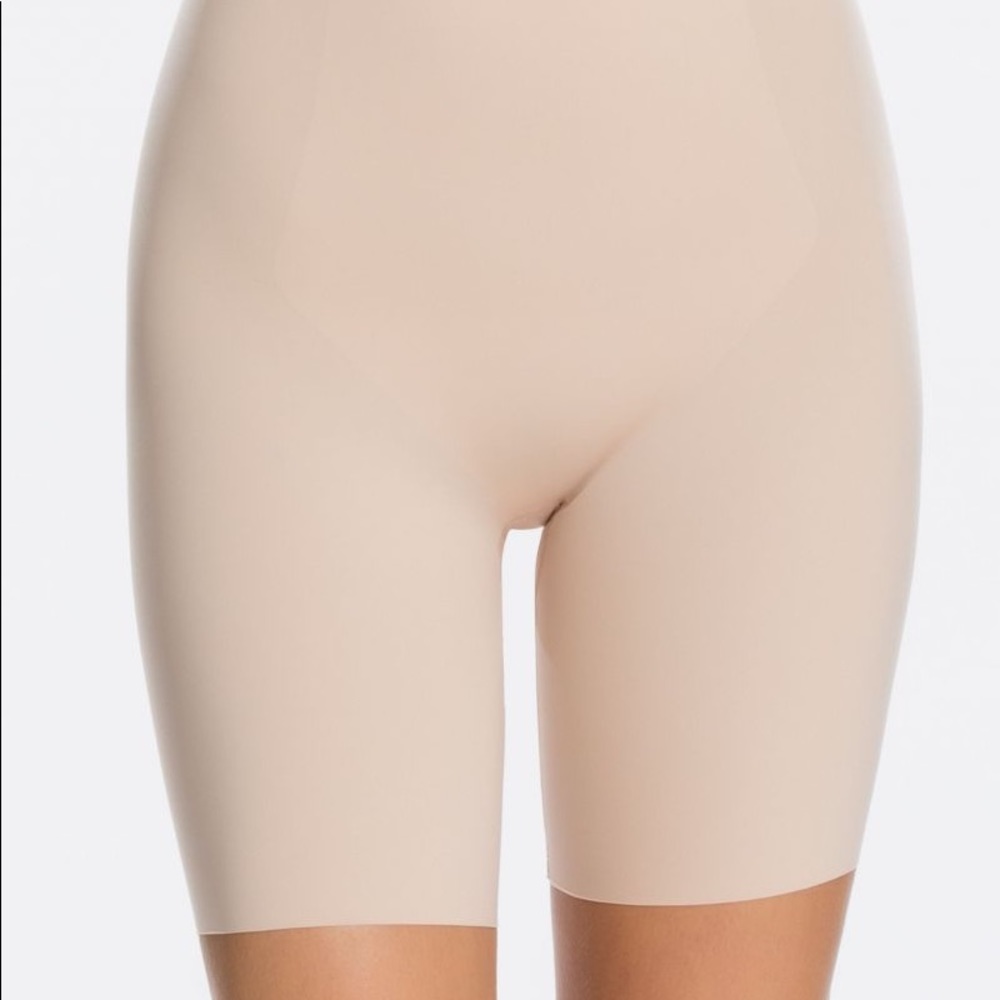 SPANX Thinstincts Mid-Thigh Short